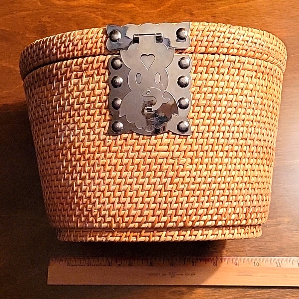 Vintage inspired rattan/straw handbag